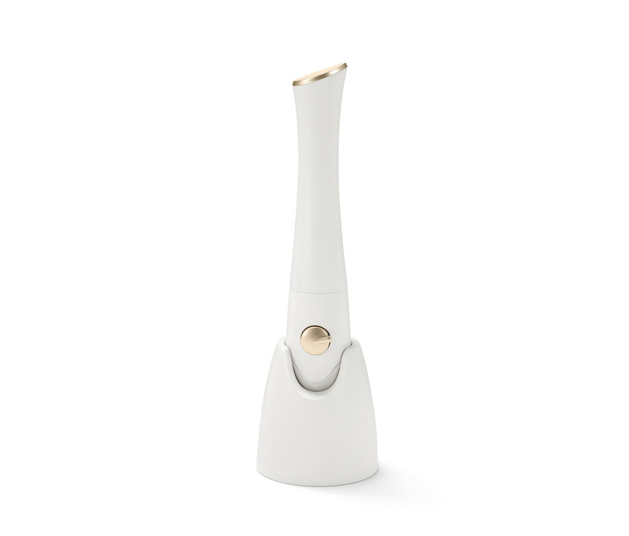 Un kit manucure-pédicure 5 en 1 blanc.