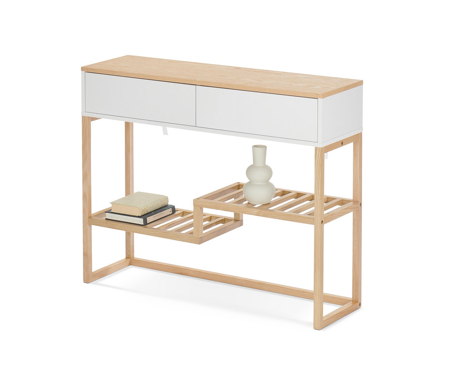 Une console à tiroirs avec des livres et un vase dessus.