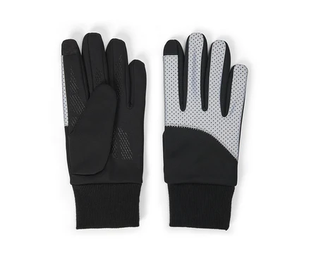 Une paire de gants noirs posés à plat. Le gant gauche montre la paume avec des motifs de préhension texturés et une bande réfléchissante sur l'index. Le gant droit montre le dos de la main avec une grande zone grise, pointillée et réfléchissante. Les deux ont des poignets côtelés et des bouts de doigts compatibles avec les écrans tactiles.