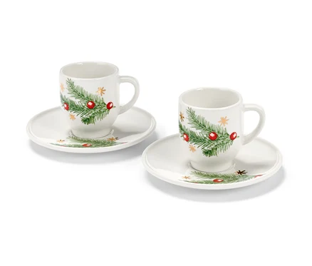 Deux tasses à expresso avec un motif de Noël sur un fond blanc.