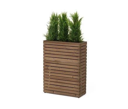 Une cloison en bois pour bacs à plantes « Tinus » avec trois plantes vertes.