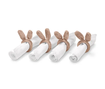 Quatre serviettes blanches dans le kit crochet DIY «
onds de serviette
».