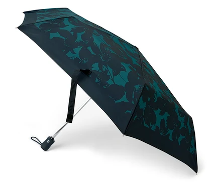 Parapluie ouvert avec motif floral bleu marine et bleu-vert posé sur une surface blanche.