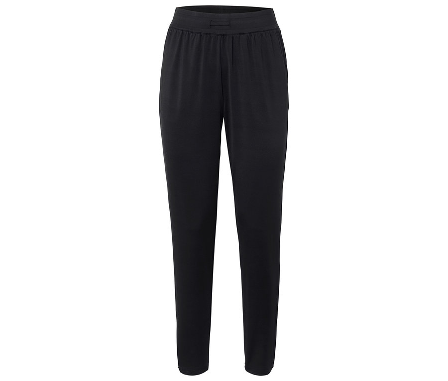 Un pantalon noir avec un élastique à la taille.