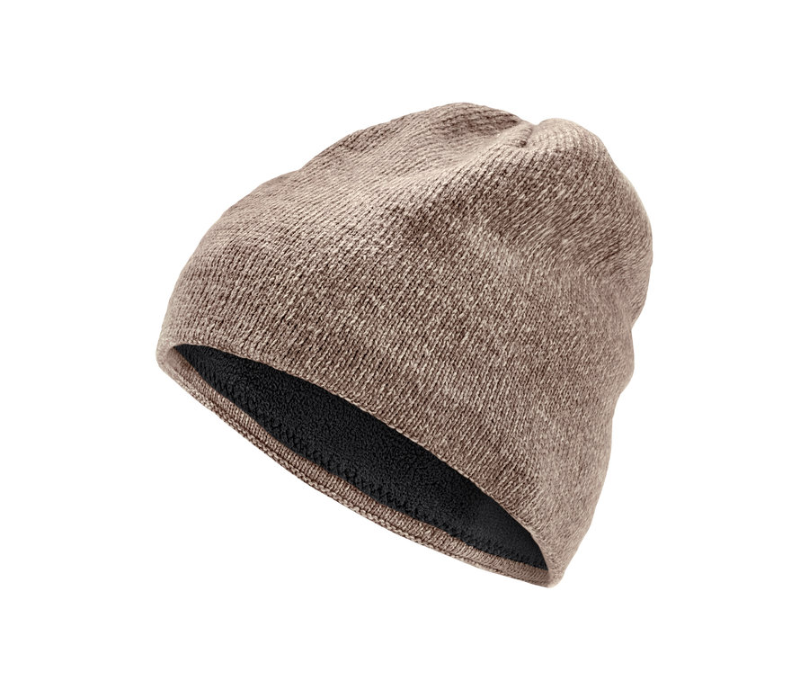 Bonnet en maille marron.