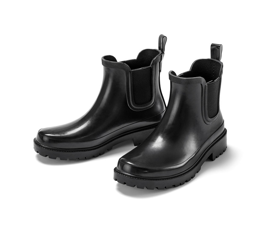 Deux bottines de pluie.