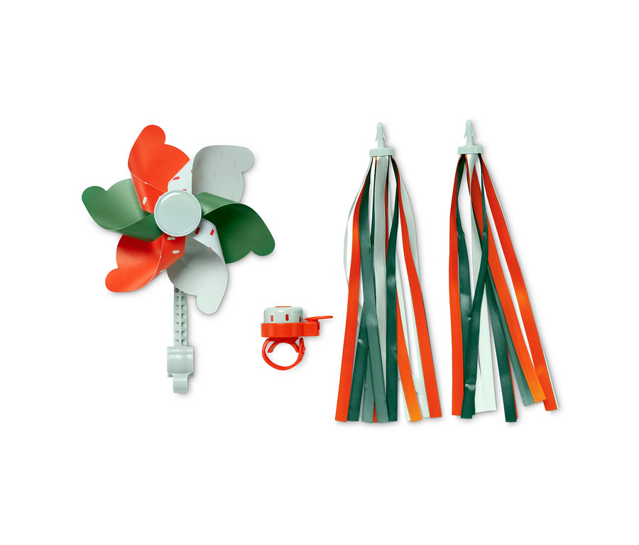 Kit de décoration pour vélo comprenant un moulin à vent avec des feuilles rouges, blanches et vertes, une cloche et deux ensembles de rubans rouges, blancs et verts.