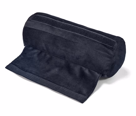 Oreiller cylindrique noir avec velcro ouvert.
