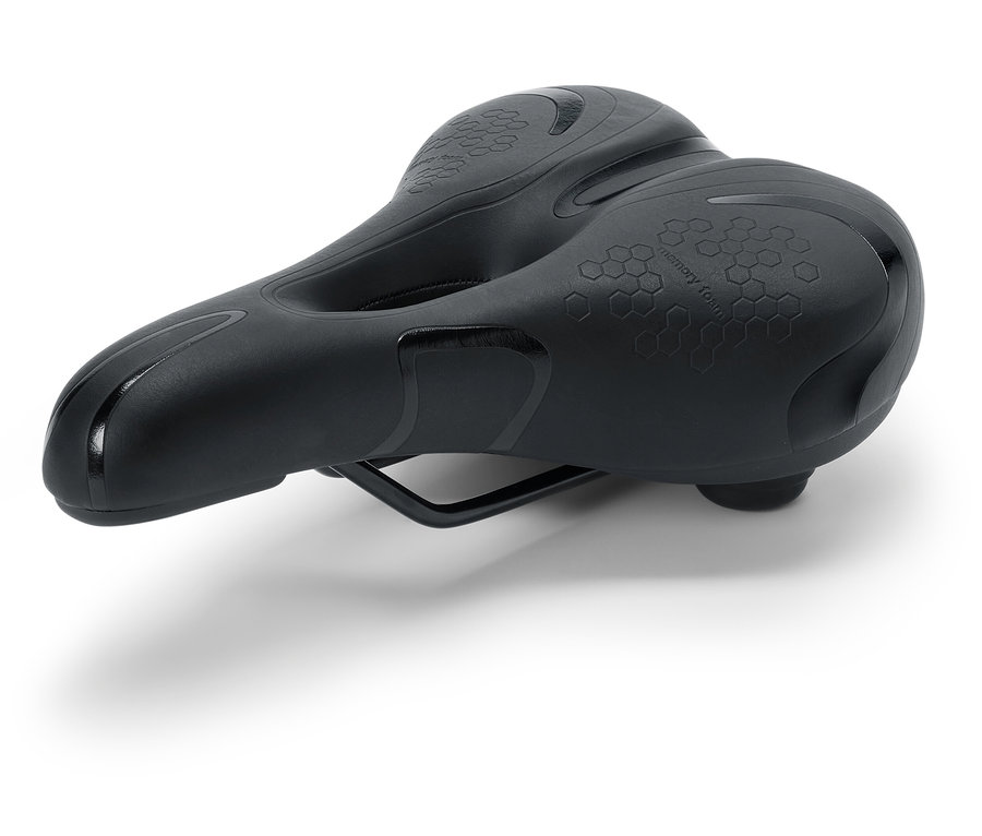 Selle de vélo noire avec mousse à mémoire de forme sur fond blanc.
