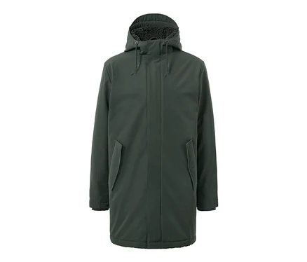 Parka verte à capuche.