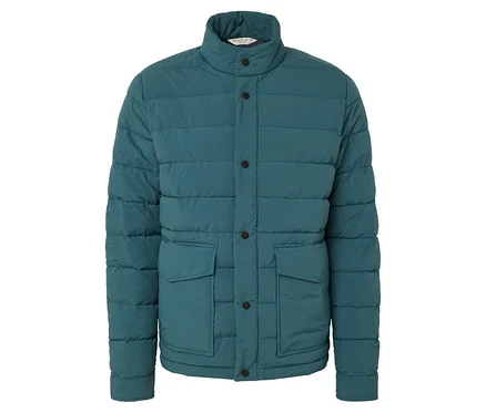Doudoune bleue avec boutons et poches.
