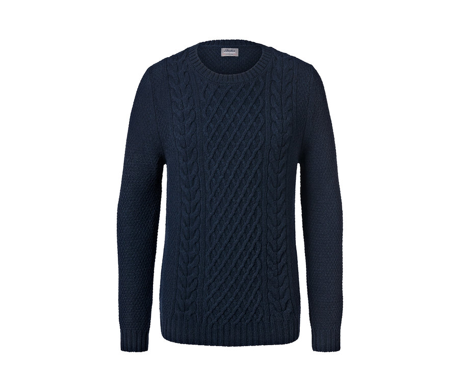 Pull en maille bleu foncé.