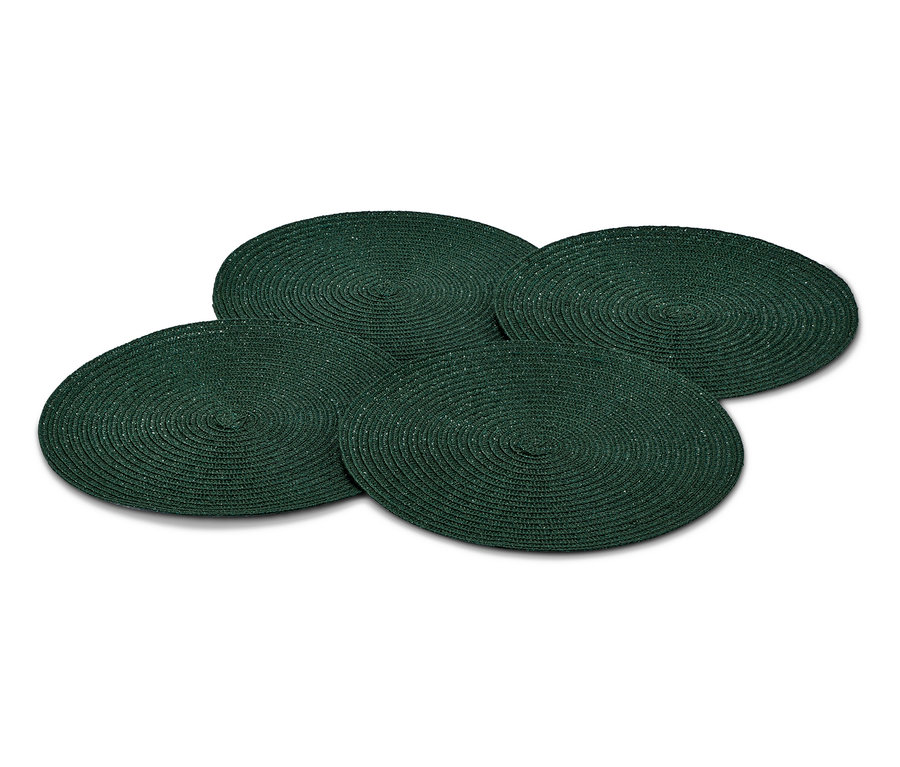Quatre sets de table ronds verts.