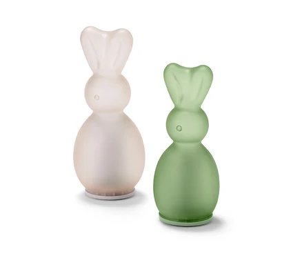 Deux lapins à LED, un rose clair et un vert.