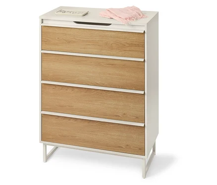 Commode « LEEG » avec 4 tiroirs et miroir dans la pièce.