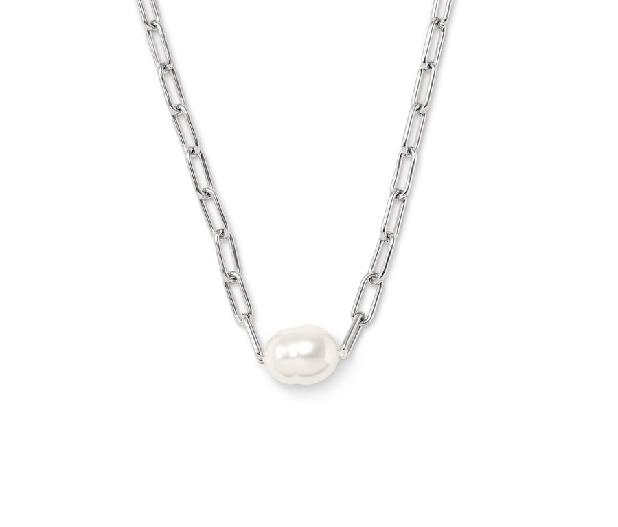Chaîne argentée avec une perle au centre.