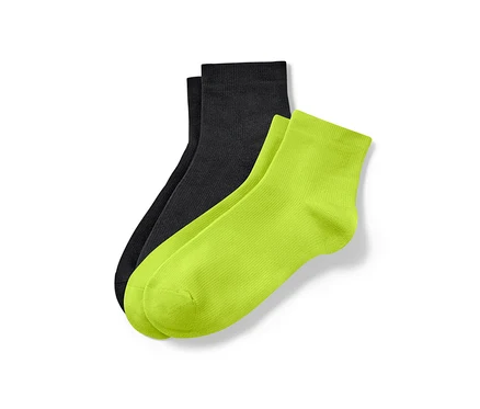 Deux paires de chaussettes de sport courtes : une paire jaune néon, une paire noire.