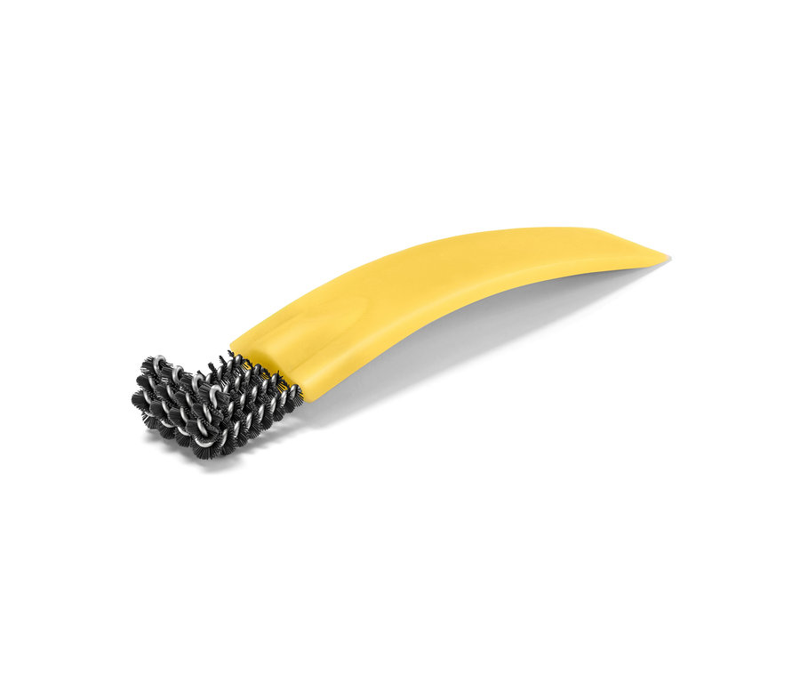 Brosse Ă four jaune avec racloir sur fond blanc.