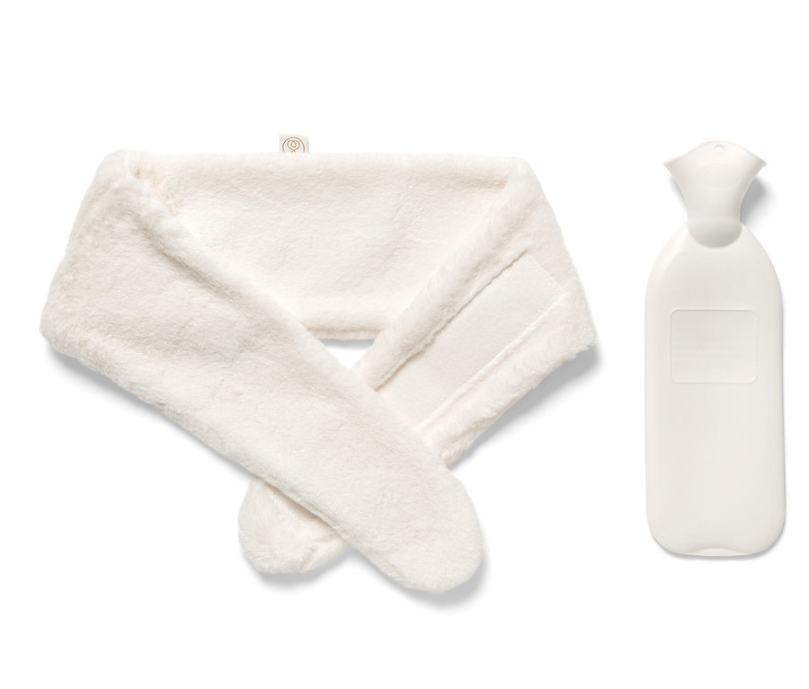 Bouillotte blanche et ruban.