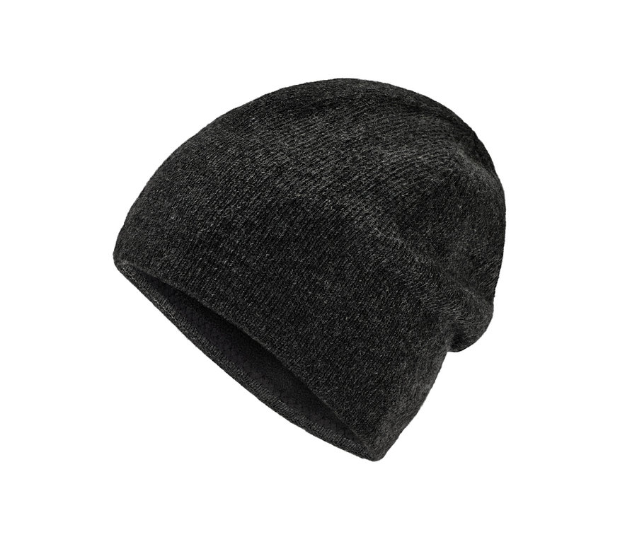 Gros plan d'un bonnet en maille.