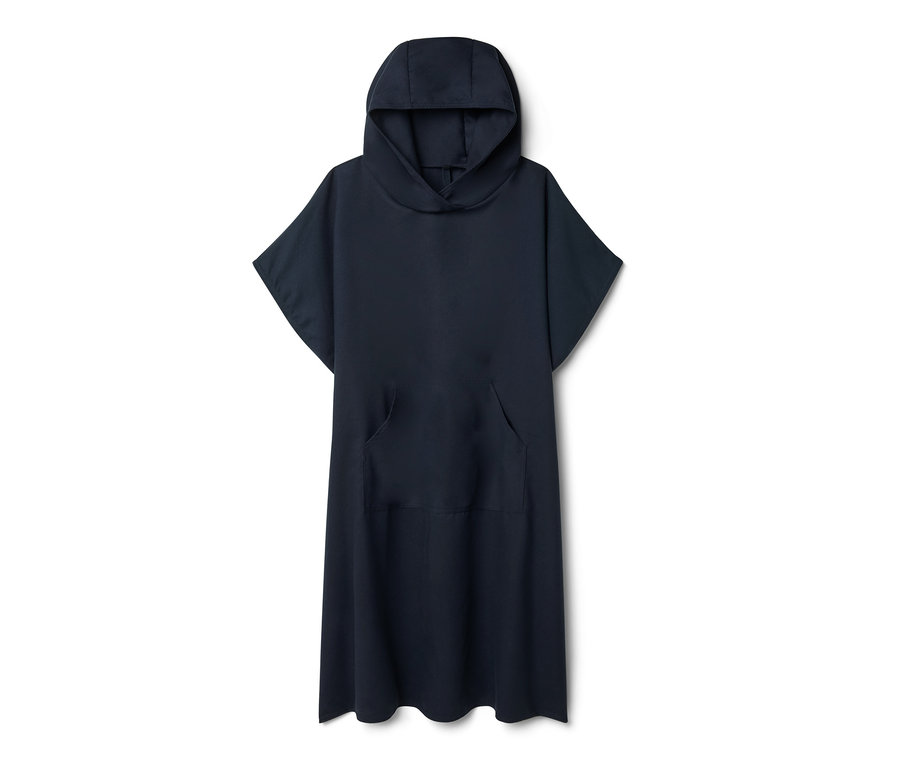 Poncho de change bleu marine avec capuche et poche sur le devant.