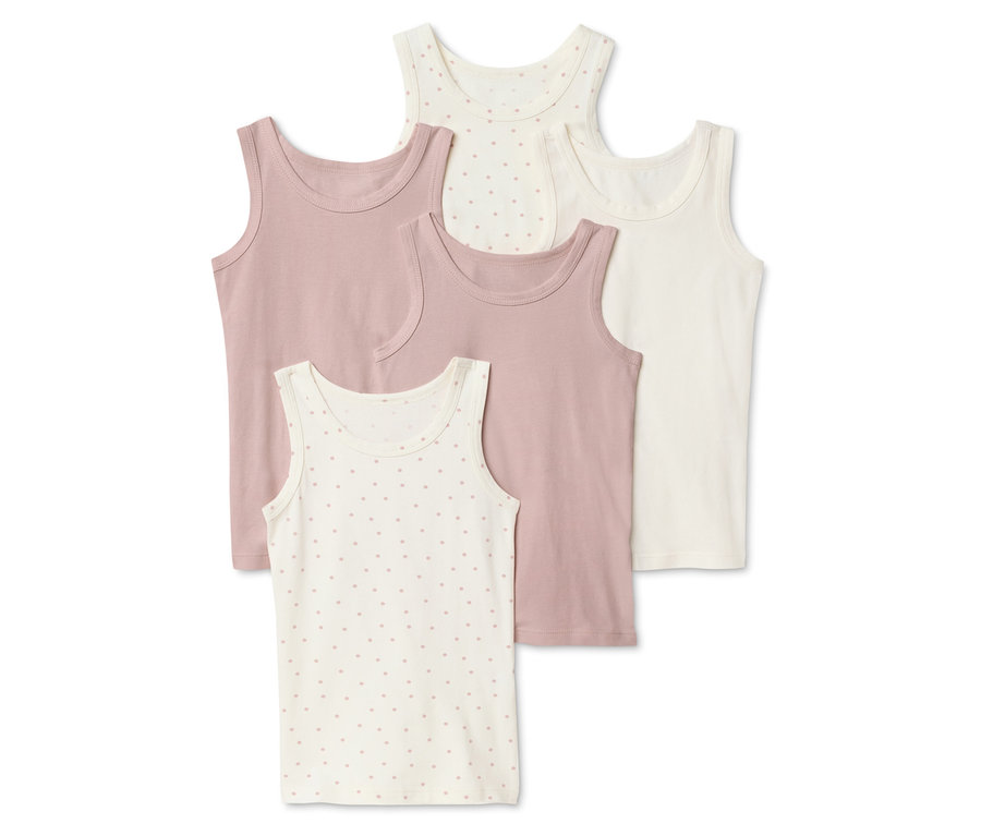 Cinq débardeurs rose poudré, crème et blanc sont superposés.