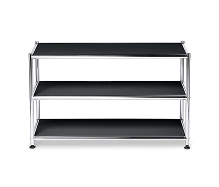Table basse en métal noir « CN3 » avec étagères ouvertes.