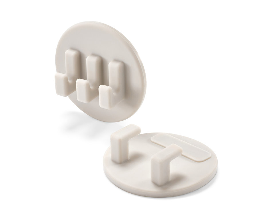 Deux kits de supports auto-adhésifs.