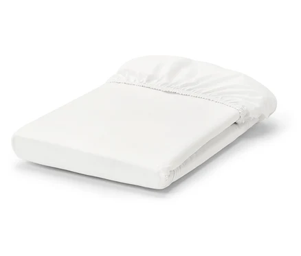 Drap-housse blanc plié.