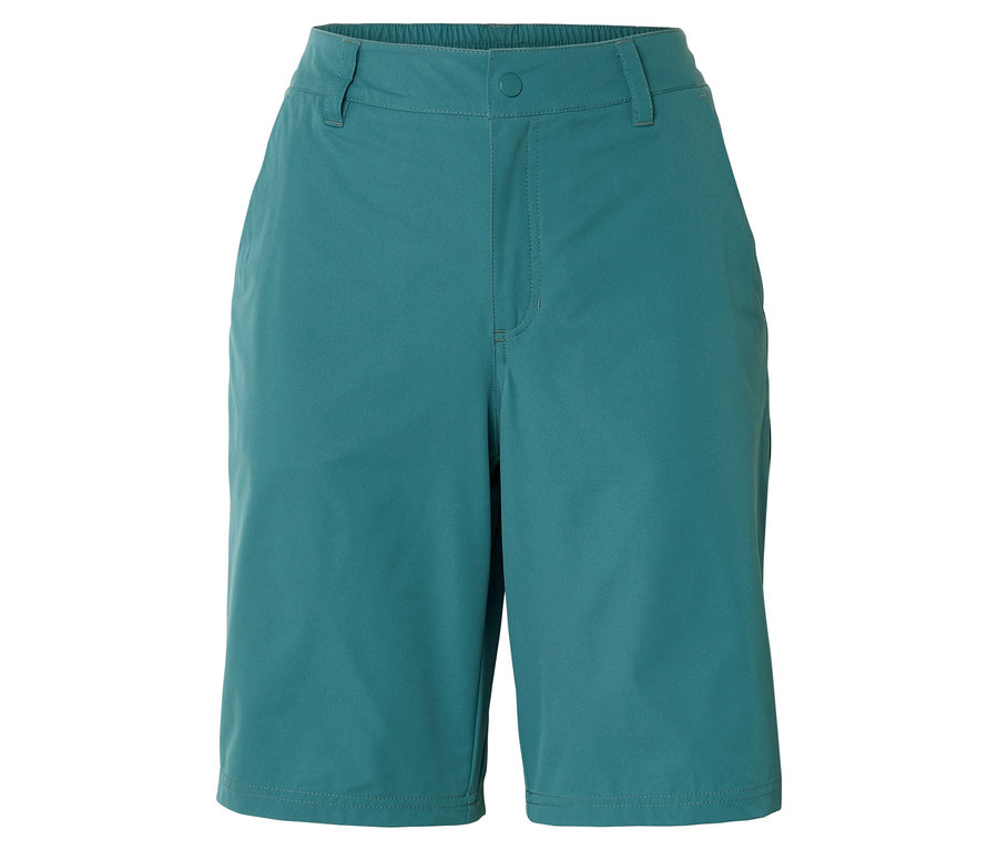 Shorts turquoise foncé sur fond blanc.