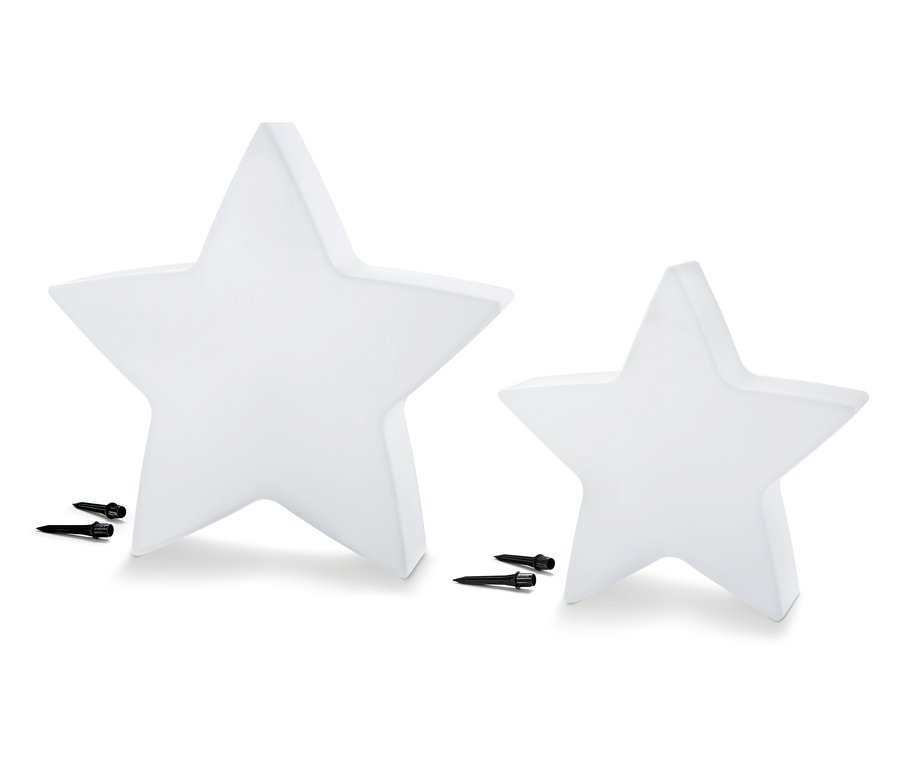 Deux lampes solaires d'extérieur « étoile » de différentes tailles et des piquets de fixation sur un fond blanc.