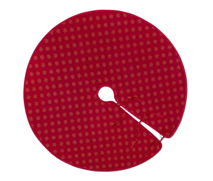 Un couvre-pied de sapin rouge avec un motif de flocons de neige dorés.
