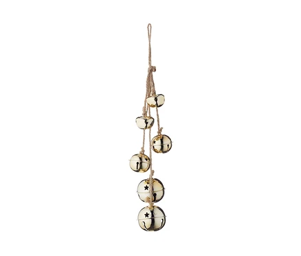 Pendentifs à clochettes suspendus à une ficelle.