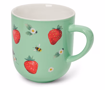 Tasse vert clair avec fraises et abeilles.