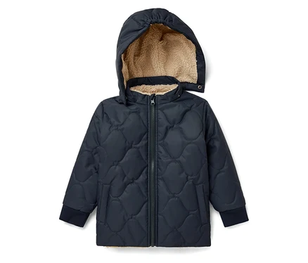 Veste matelassée bleu marine avec capuche doublée de fausse fourrure.