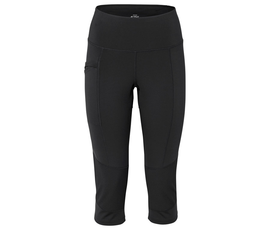 Leggings noirs arrivant aux genoux avec taille haute et une poche sur le côté gauche.