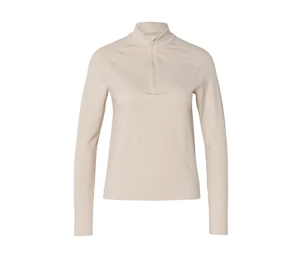 Haut à manches longues beige clair avec col montant zippé, présentant une texture côtelée verticale et de subtils motifs géométriques sur la poitrine et les côtés.