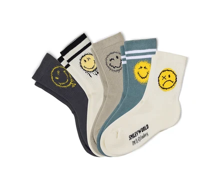 Cinq paires de chaussettes de tennis pour enfant SMILEYWORLD® en blanc, gris et pétrole, étalées en éventail. Chaque chaussette présente un motif de smiley jaune ou gris vieilli différent, certaines avec des bords-côtes rayés.