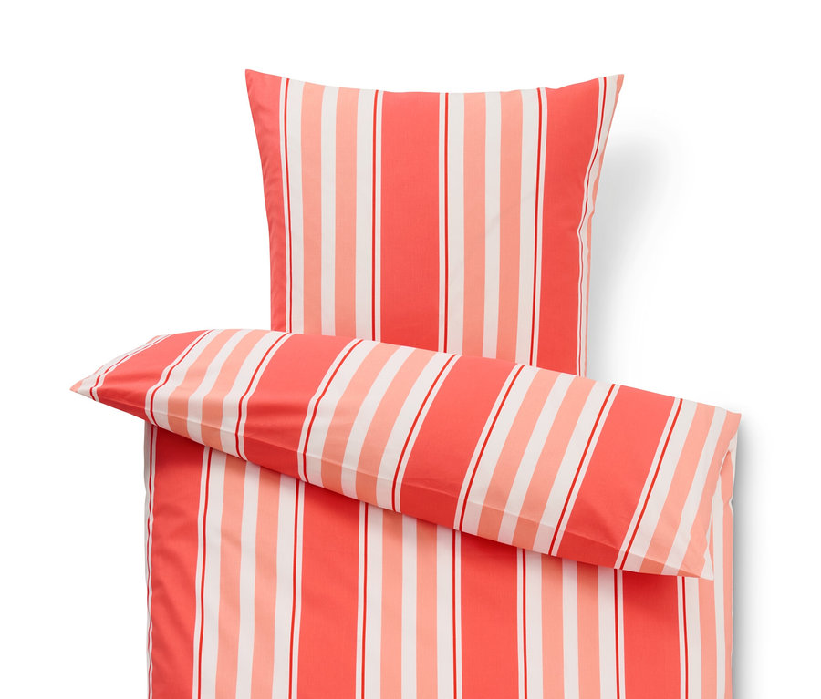 Détail de parures de lit corail renforcé en coton de taille standard et grande taille.