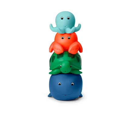 Quatre animaux à jet d'eau (pieuvre, crabe, tortue, baleine) empilés les uns sur les autres.
