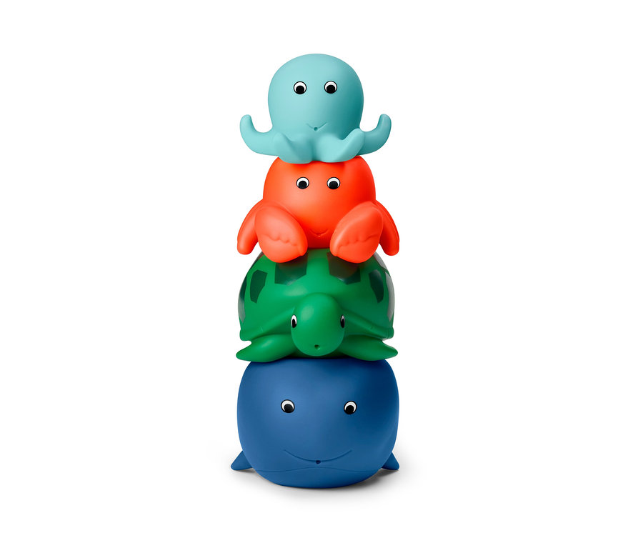 Quatre animaux à jet d'eau (pieuvre, crabe, tortue, baleine) empilés les uns sur les autres.