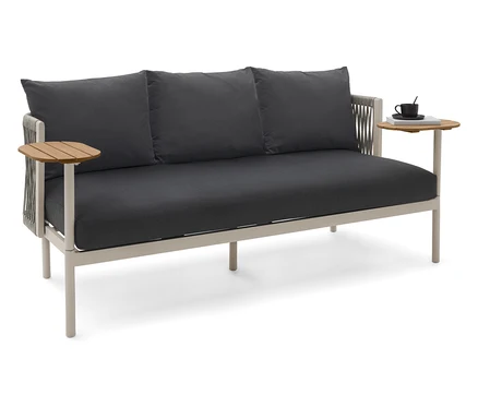 Canapé de jardin avec 2 tables tournantes et coussins gris.