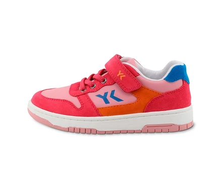 Basket rose Lurchi « Gaio-S » avec logo YK bleu sur le côté.