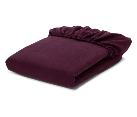Drap-housse violet plié.