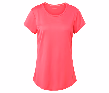 T-shirt rose à manches courtes sur fond blanc.