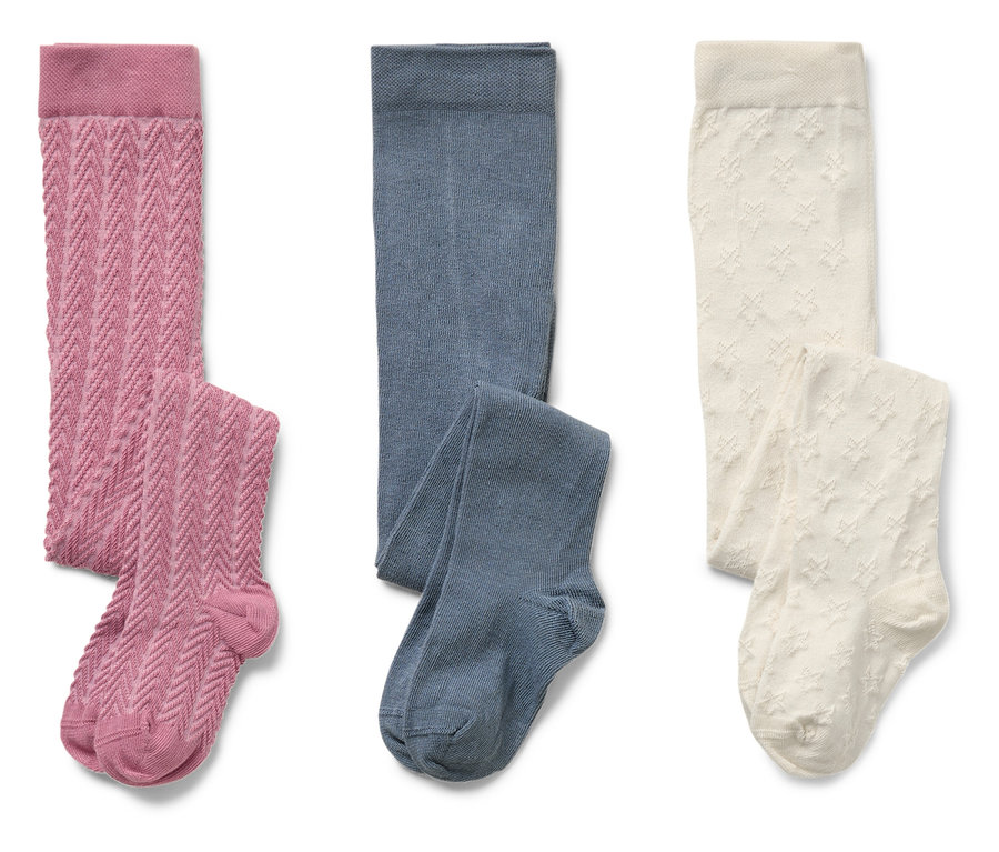 Trois paires de collants pour enfants : rose avec motif torsadé, bleu uni et crème avec des étoiles.