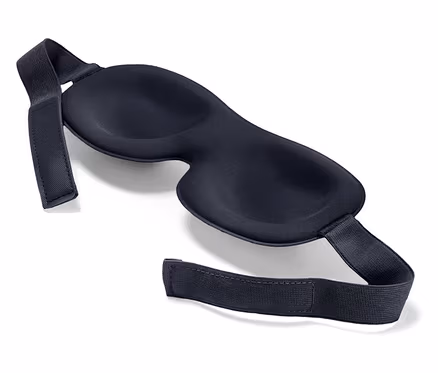 Un masque de sommeil noir sur un fond blanc.