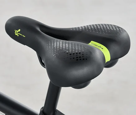 Selle de vélo confort noire sur un vélo.