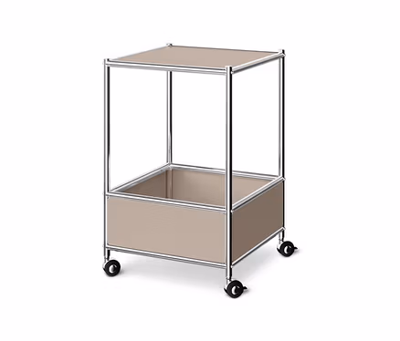 Table basse en métal « CN3 » taupe, avec plateau supérieur et compartiment inférieur, sur roulettes.