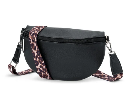 Sac banane noir avec une sangle à motif léopard.